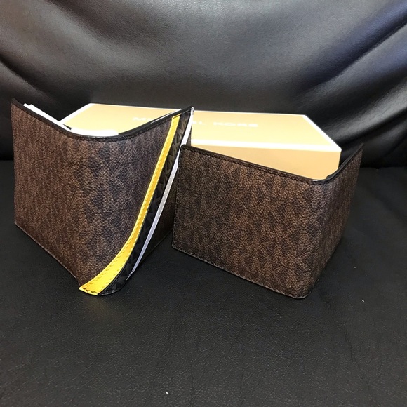 Michael Kors Men Wallet - Picture 1 of 5